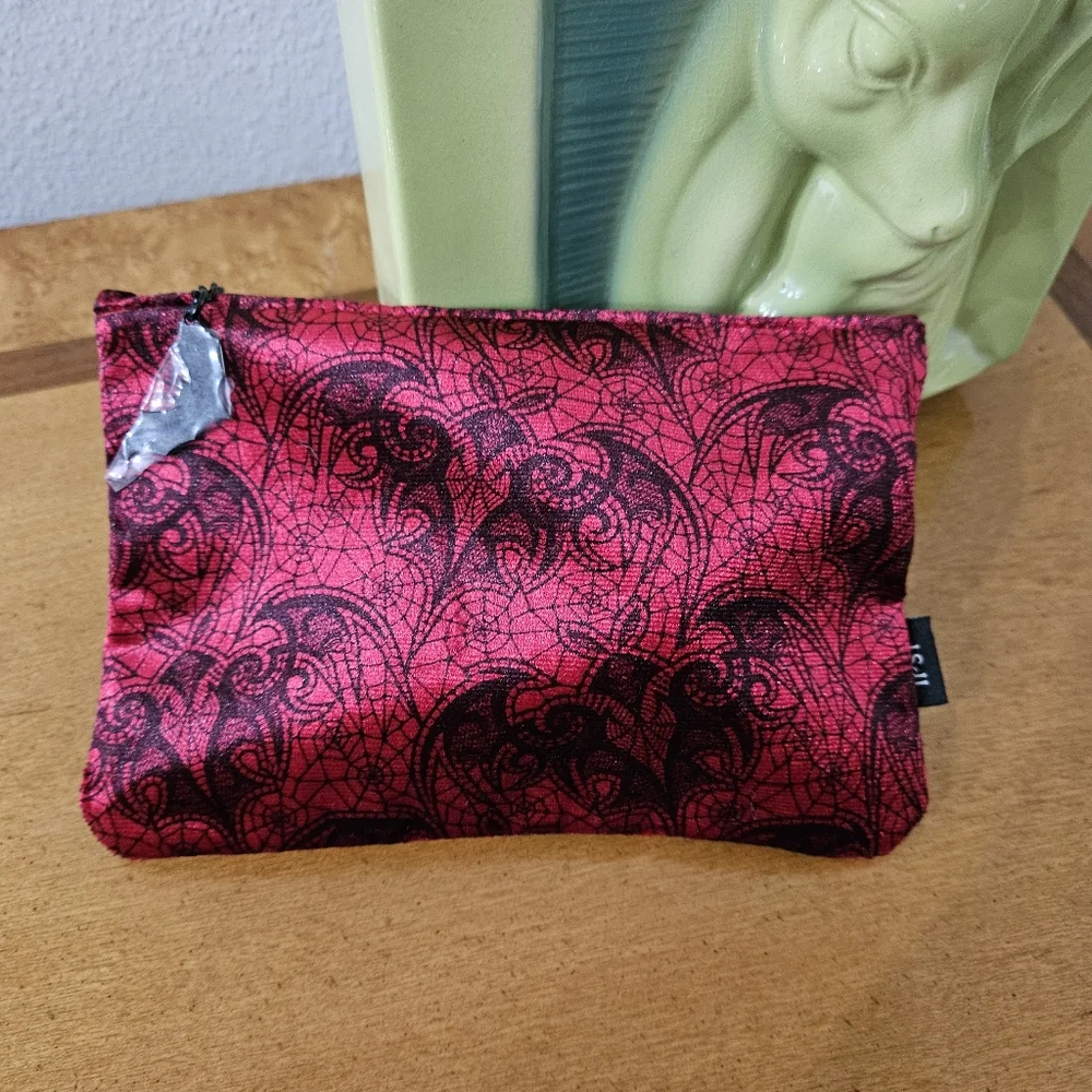 Clinique quickliner for eyes + Ipsy Halloween makeup bag